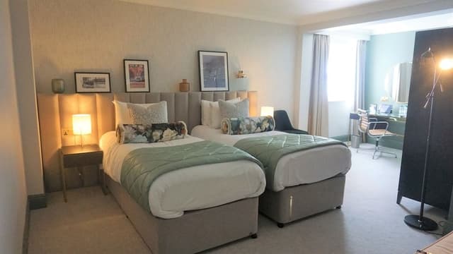 Classic Double or Twin Room, Walk-in Shower