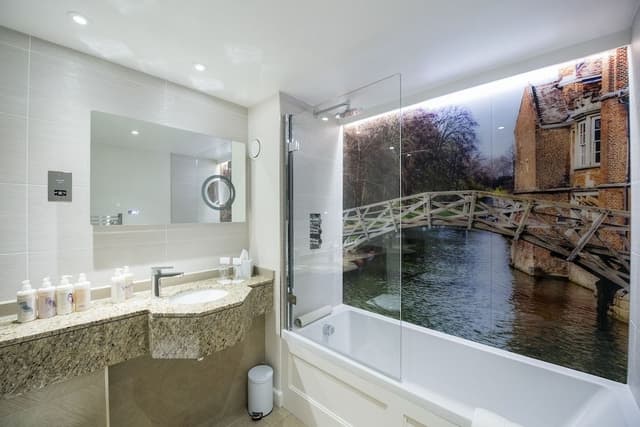 Classic Double or Twin Room, Bathtub