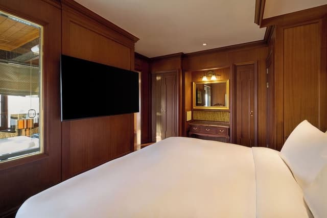 Deluxe Suite, Corner - 1 super king size bed