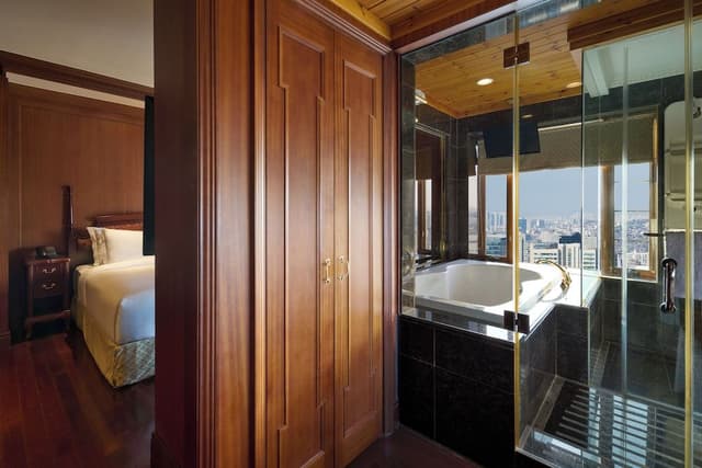 Deluxe Suite, Corner - 1 super king size bed