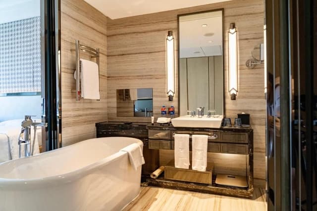 Premier King Room