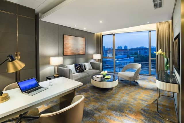 Deluxe Suite