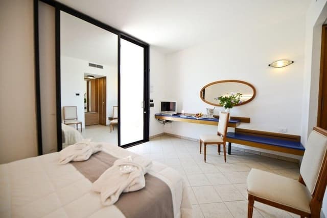 Suite, Garden View