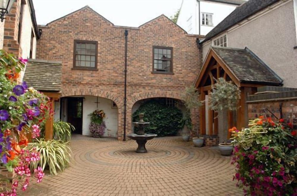 Donington Manor3