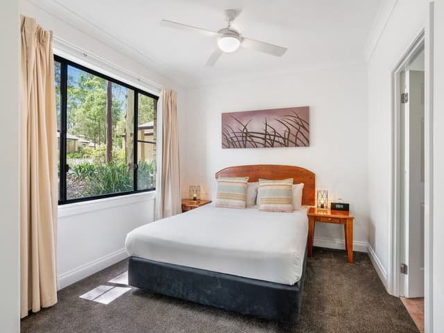 One-Bedroom Queen Apartment