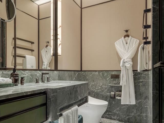Romance Room, Lake View