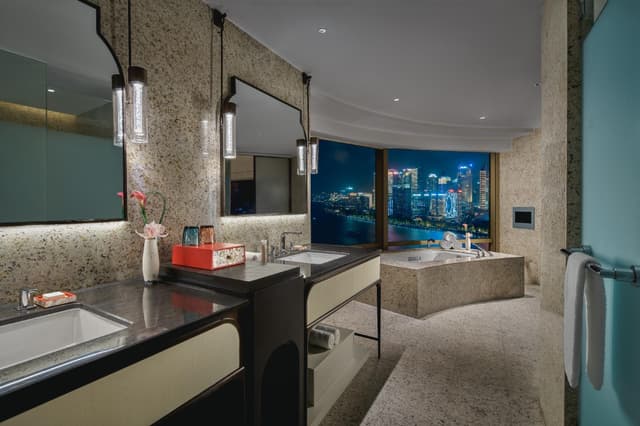 Deluxe Suite Club TWIN