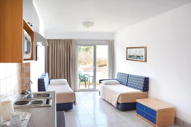 FAMILY ROOM/1 BED APT SEA VIEW