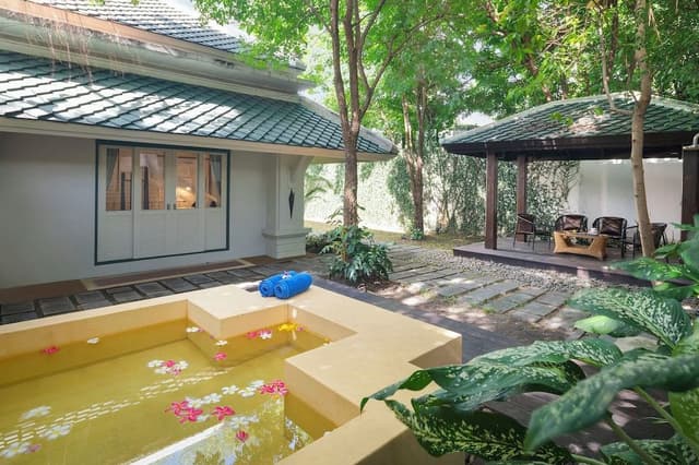 Courtyard Villa