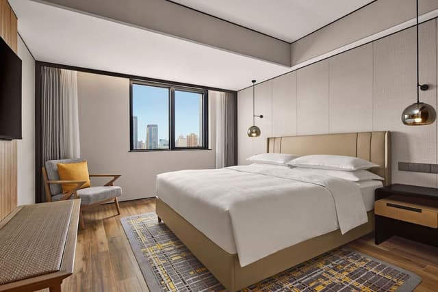 Club Suite, 1 King Bed, City View