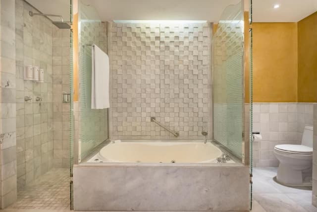 Upper Floor Suite (1 Adult)