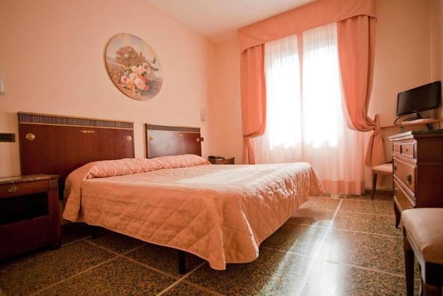 Economy Room