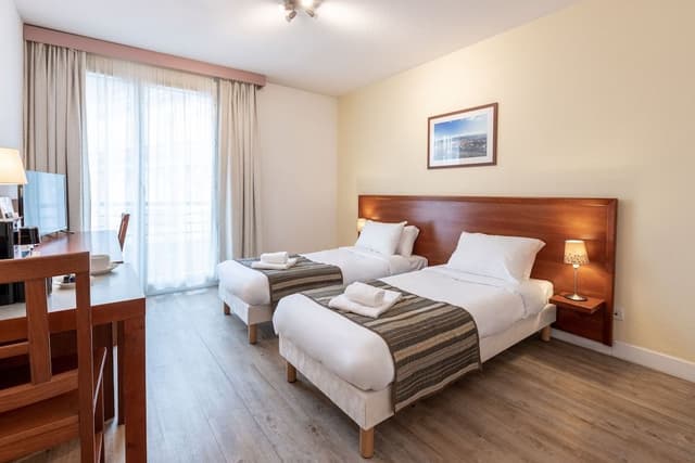 Studio, 1 Double or 2 Twin Beds