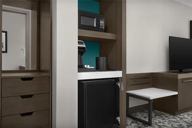 2 QUEEN BEDS 1 BEDROOM SUITE