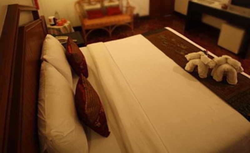 ใบหยกชาเล่ต์ (Baiyoke Chalet)1