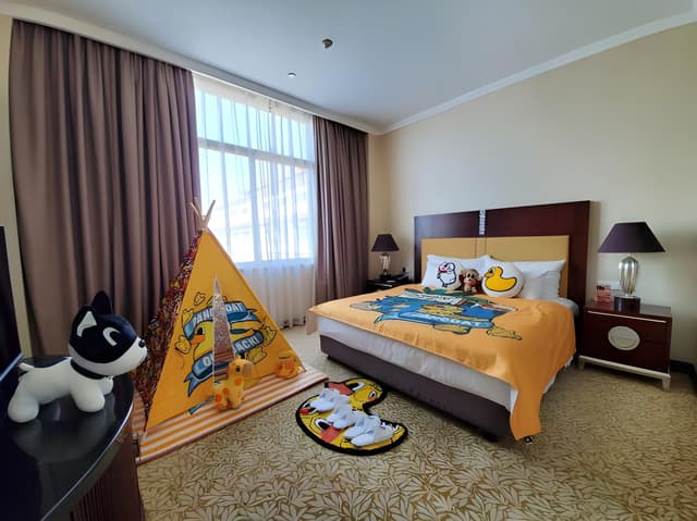 B.Duck Family Theme Suite
