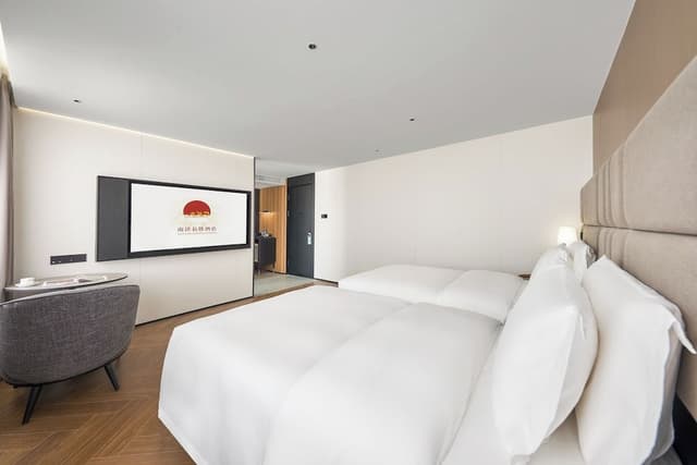 Mansion Twin Beds Room