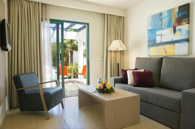 Bungalow (2 Adults + 2 Children)