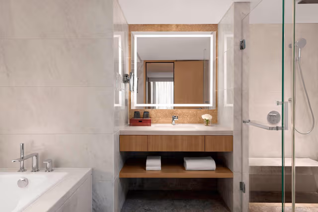 Executive Suite, Executive lounge access, 1 King, City view
