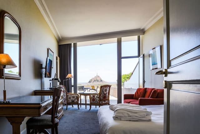 Signature Room with Mountain View