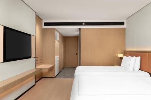 Swiss Advantage Room with Twin Beds, High Floor & City View