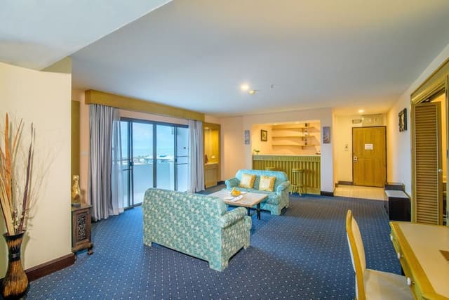 Executive Ocean View Suites