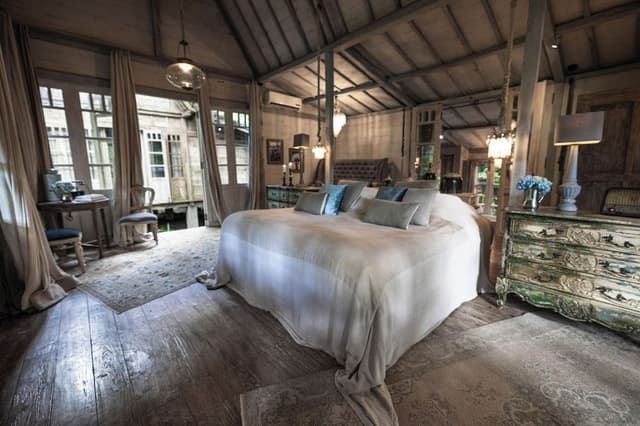 Traditional Vintage Teak House