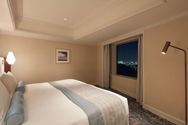 Premier Floor Corner Suite Grand King Rainbow Bridge Side, Non Smoking