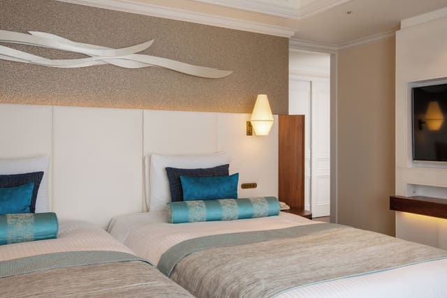 Premier Floor Corner Suite Twin Rainbow Bridge Side, Non Smoking