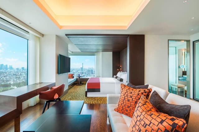 Grand Deluxe Corner King, Club lounge access, Guest room