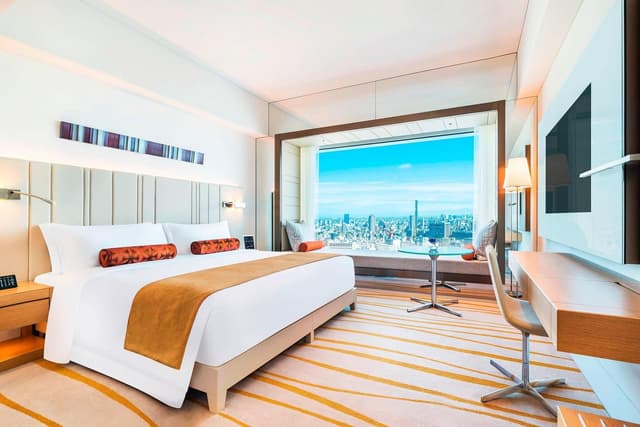 Deluxe King, Guest room, 1 King, City view, High floor