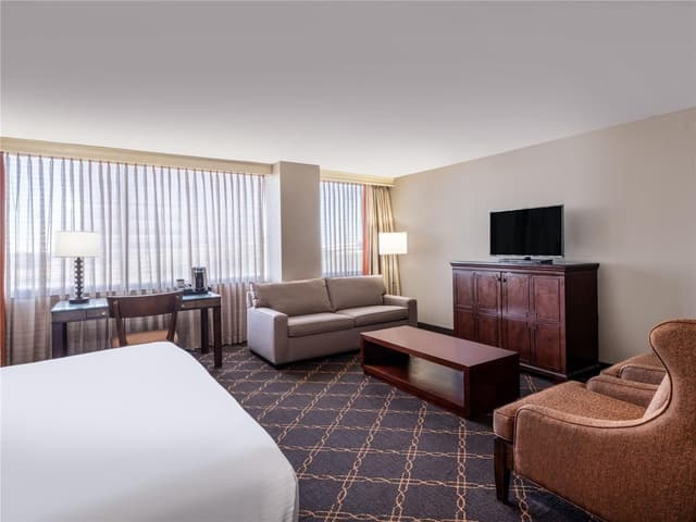 1 KING BED JUNIOR SUITE