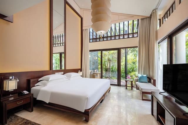 Lagoon Pool Villa