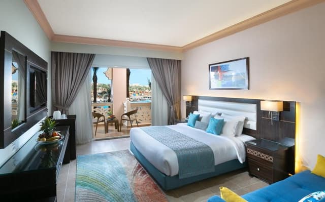 Deluxe Double Room with Side Sea View