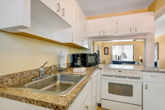 Condo, 2 Bedrooms, Kitchen