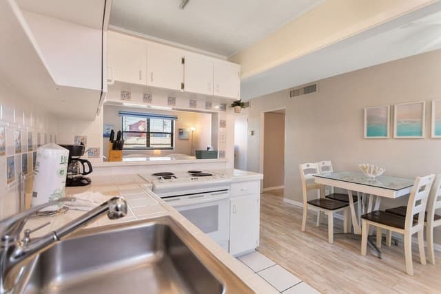 Condo, 2 Bedrooms, Kitchen