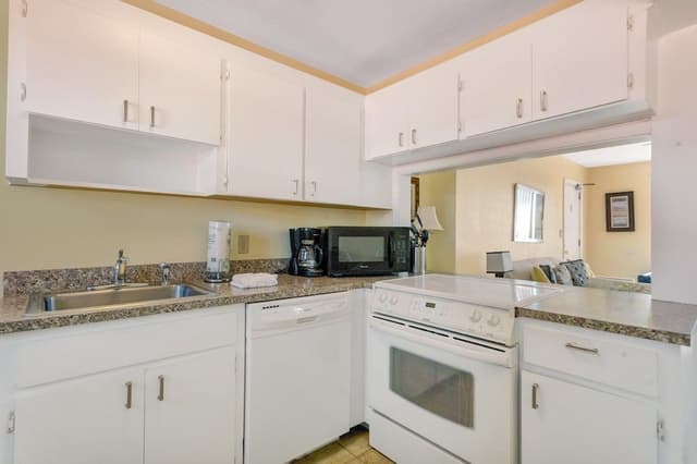 Condo, 2 Bedrooms, Kitchen