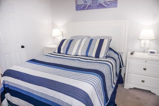 Studio, 1 Queen Bed, Kitchen