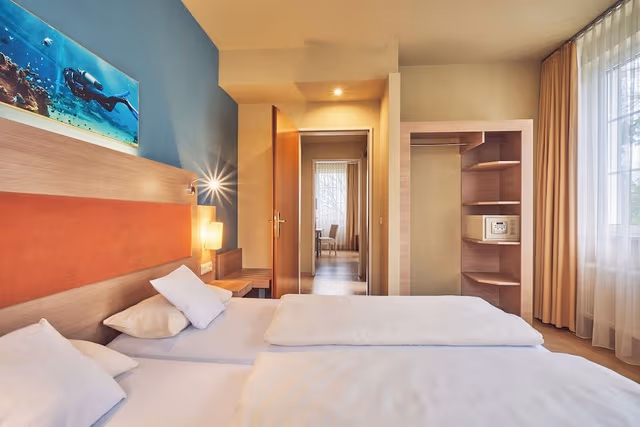 Family Room (3 beds, 2 rooms)