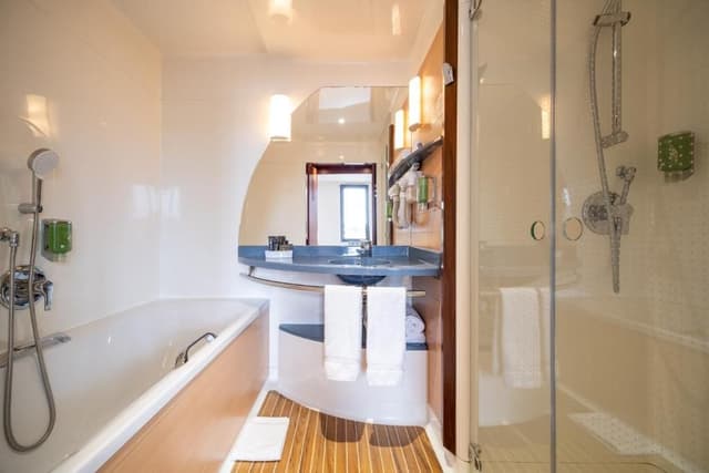Executive Suite with 1 Queen Bed and 2 Single Beds