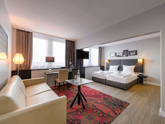 Junior Suite, 1 Double Bed (private bathroom with shower and tub)
