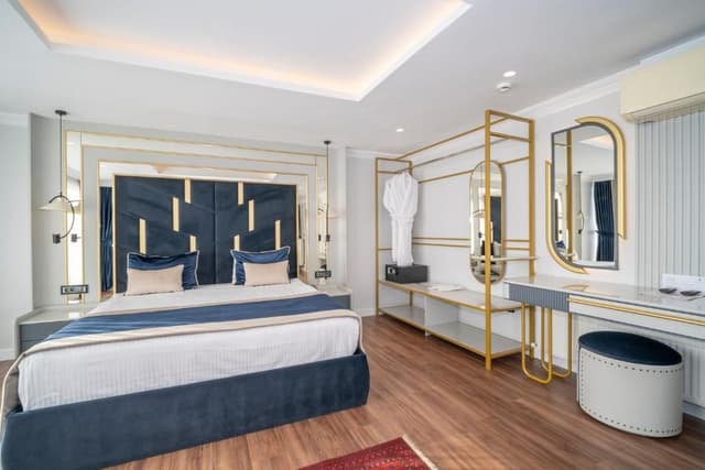 King Penthouse Suite with Balcony