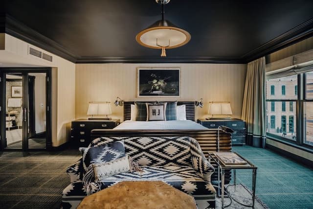 Junior Suite, 1 King Bed, Hearing Accessible, Poolside (Tub, Accessible)