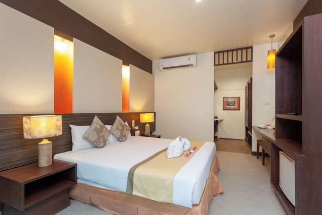 Courtyard Studio King Bed