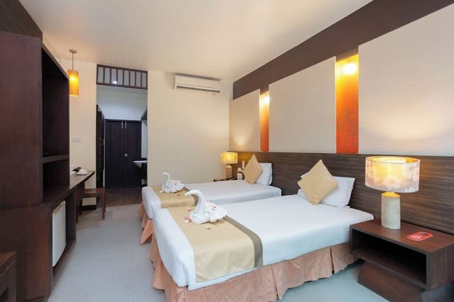 Courtyard Studio Twin Beds