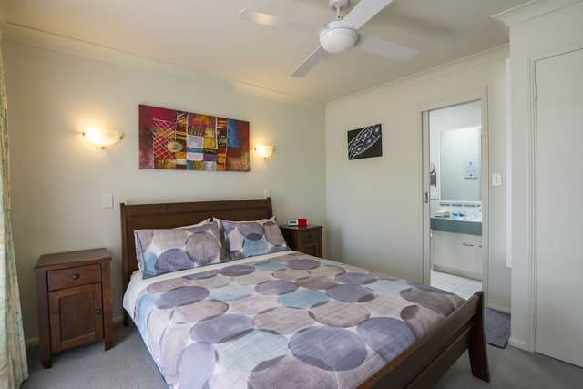 Queen Room 1 Bed & Breakfast