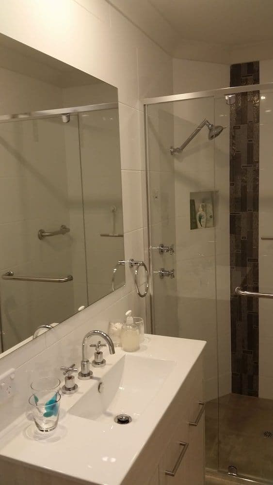 Queen Room 1 Bed & Breakfast