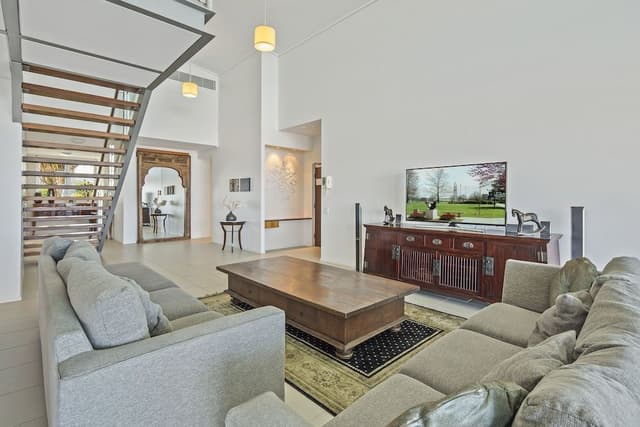 4 Bedroom 3 Bathroom Waterfront Loft Penthouse