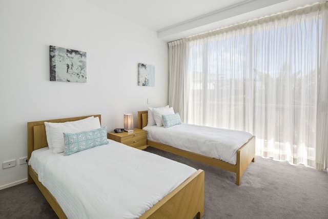 3 Bedroom 2 Bathroom Waterfront Apartment