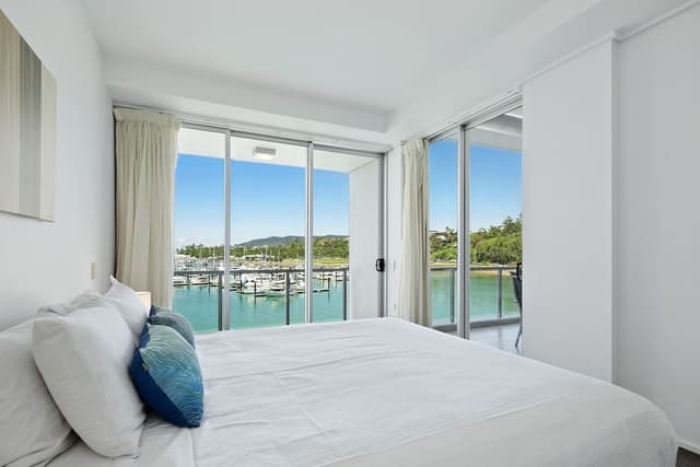 3 Bedroom 2 Bathroom Waterfront Apartment